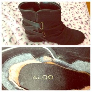 Aldo brand "Nennia" hidden wedge booties, size 7