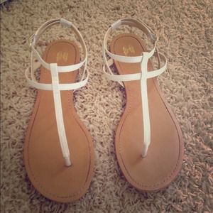 Vs white sandal wore them for only 3 hours