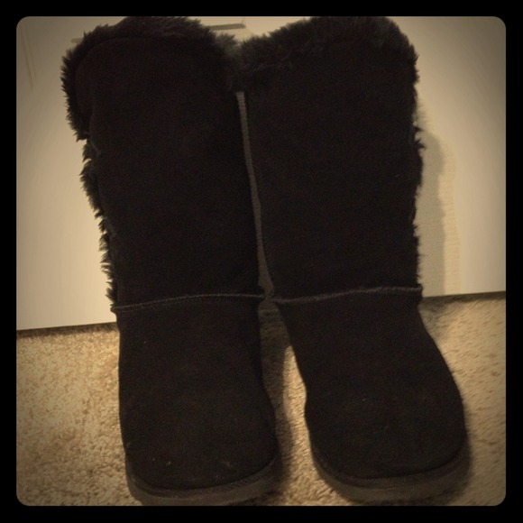 One pair of black boots