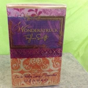 Taylor Swift Wonderstruck perfume.