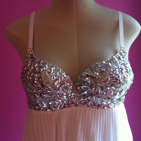 Dress - Picture 2 of 4