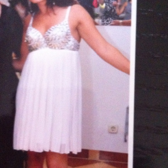 Dress - Picture 4 of 4