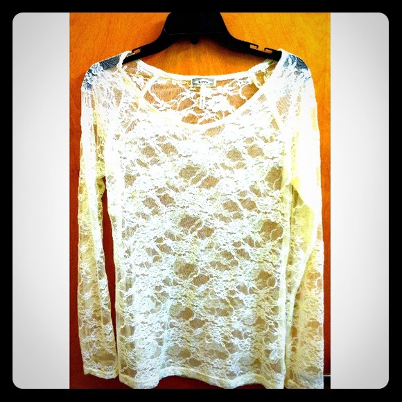 ✨TRADED✨White lace shirt - Picture 1 of 1