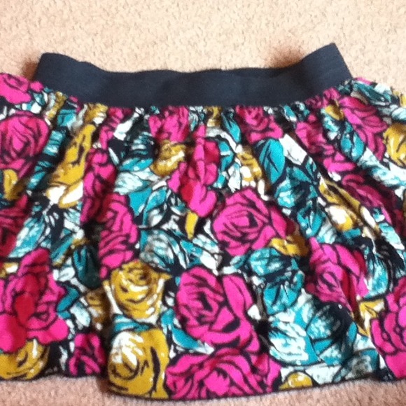Floral print skirt