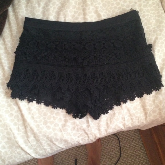 Lace short
