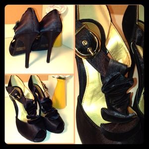 🌟HOLD🌟Black Heels with Satin Bows, Size 9.