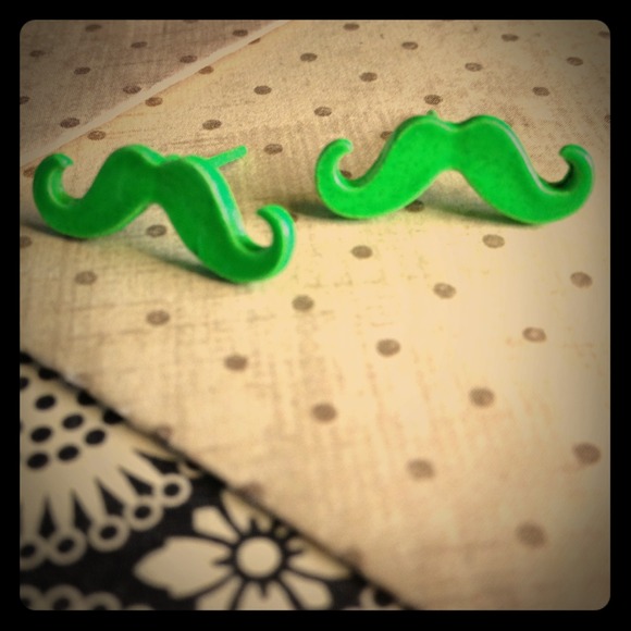Brand new Mustache earrings!(: