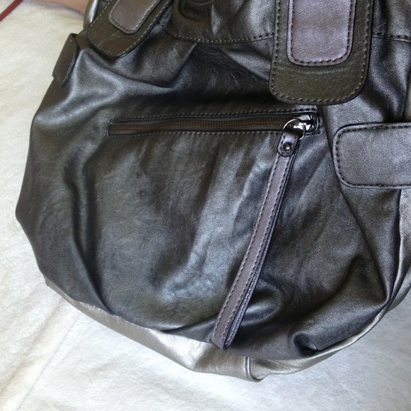 GUESS Purse! - Picture 3 of 4