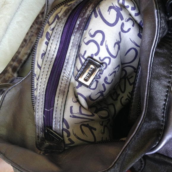 GUESS Purse! - Picture 4 of 4