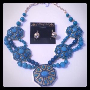 ✨BNWT✨ Beautiful Teal Necklace & Earrings Set