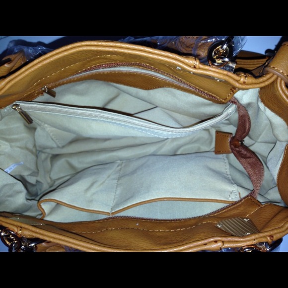 ⛔SOLD⛔Michael Kors Bag and Wallet - Picture 3 of 4