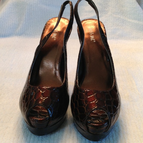 Heels for the that make an entrance. - Picture 2 of 4