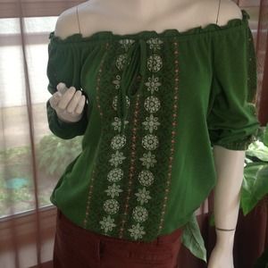 Green 3/4 sleeve shirt