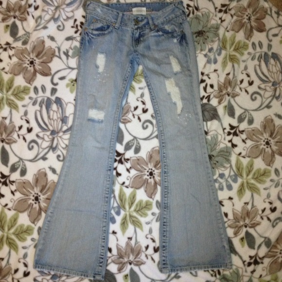 Light wash destroy jeans