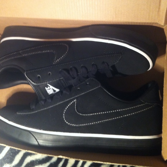 Nike low classics Brand New - Picture 2 of 4