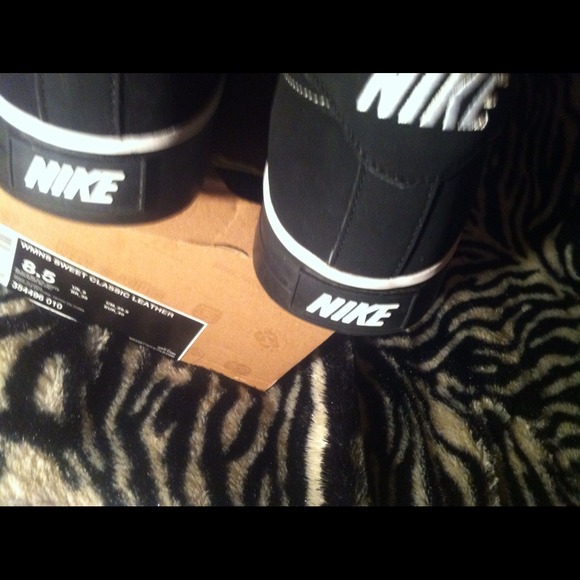 Nike low classics Brand New - Picture 3 of 4