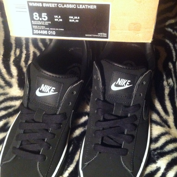 Nike low classics Brand New - Picture 4 of 4