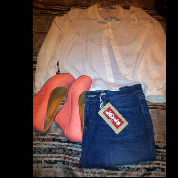 ✨✨SOLD!!!! Levi's Medium Skinny Jeans