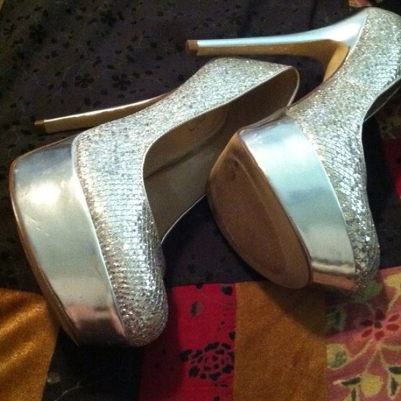 Extra Pics❤PROM NIGHT❤Beautiful Silver Shoes - Picture 3 of 4