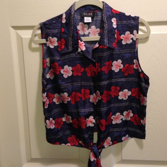 Sold Cute sleeveless top with front tie