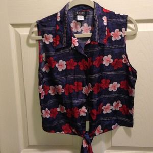 Sold Cute sleeveless top with front tie