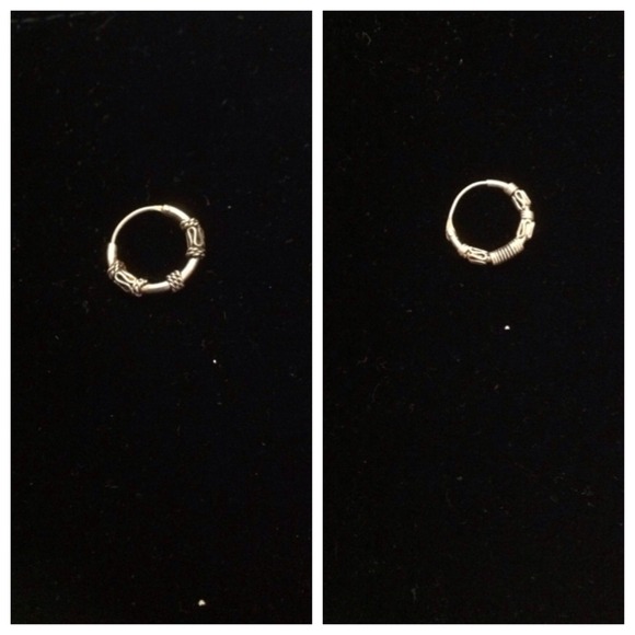 *****SOLD TO @mary_ BUNDLE hoop earrings and leaf.