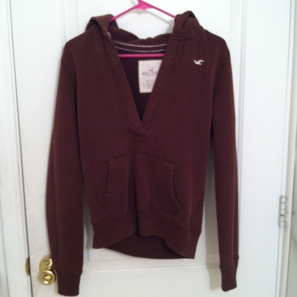 ⛔TRADED⛔Brown Hollister sweatshirt v-neck