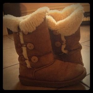 💕Cute Comfy UGG Boots 💕 SIZE: 4