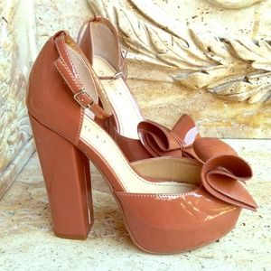 ON HOLD Light Brown 6.5 Pumps