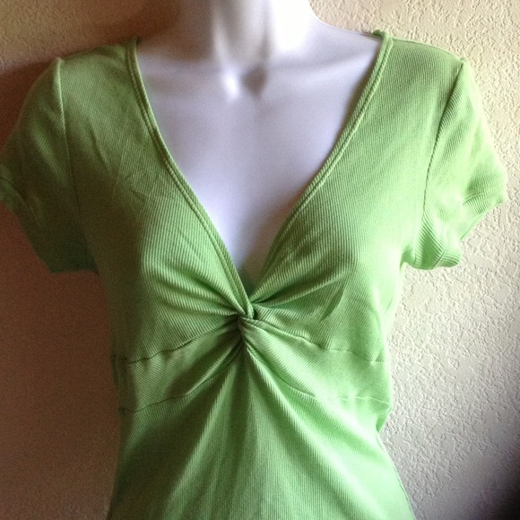 💚Express Basic Tee M💚 - Picture 2 of 4