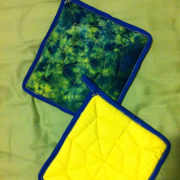Pot holders - Picture 1 of 1