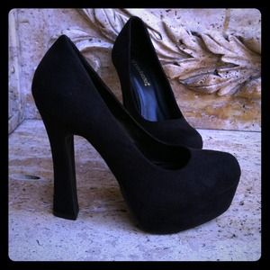 Black Platform Pumps 6.5