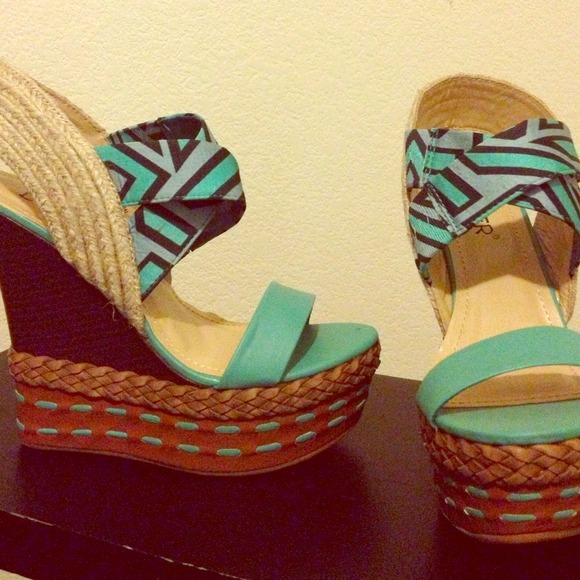 Shoes - ✨Host pick✨NEW! Super super cute summer wedges