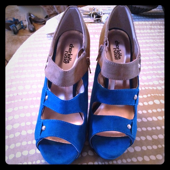 Never worn. Gladiator like heel.