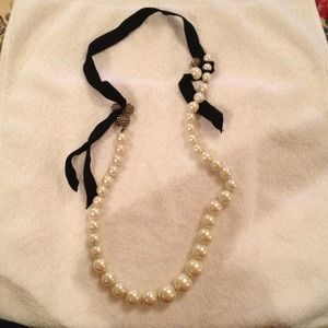 Ann Taylor pearl accent necklace