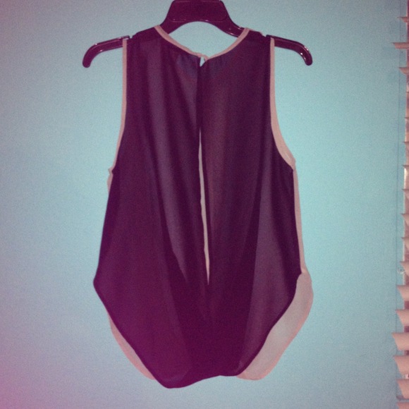 Grey/ Black Top 🎀Traded🎀 - Picture 2 of 4