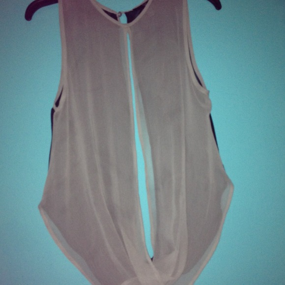 Grey/ Black Top 🎀Traded🎀 - Picture 3 of 4