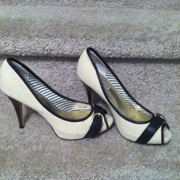 🌟REDUCED PRICE🌟🌟Steve Madden peep toe pump - Picture 2 of 2