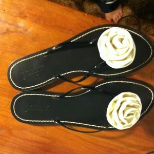 🔒HOLD🔒 J. Crew leather flip flops