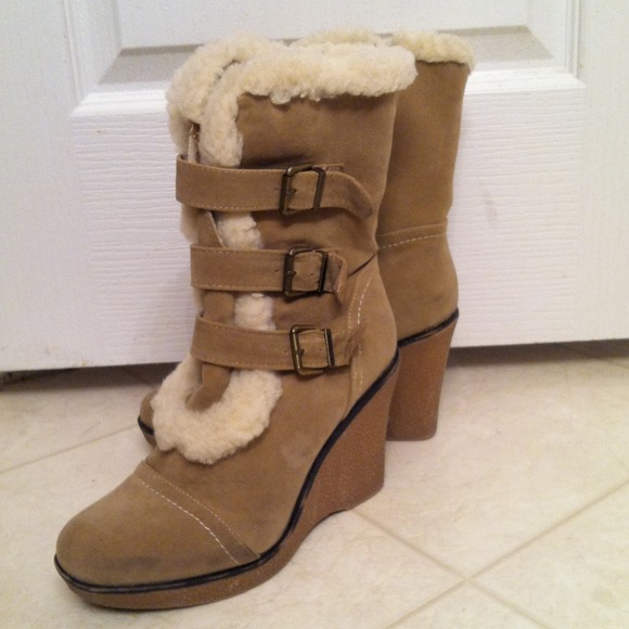 SOLD: Tan platform boots