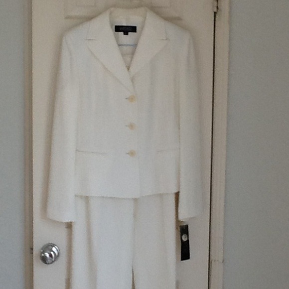 Ivory  2pc Kasper suit