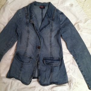 Tapered denim jacket