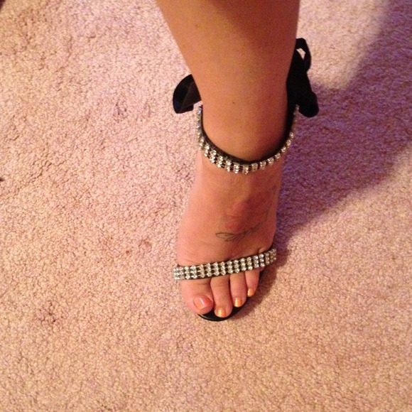Black Playboy dress pumps