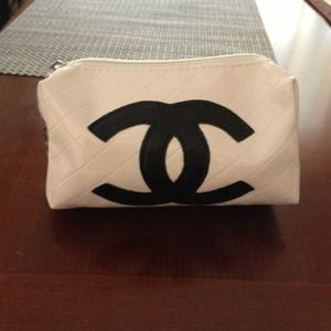 White quilted  makeup bag