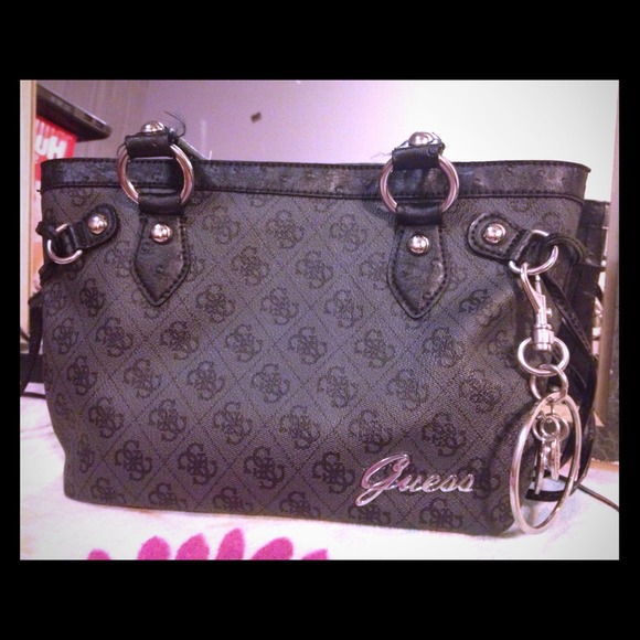 ❗❗REDUCED❗❗👜🎀GUESS HANDBAG👜🎀