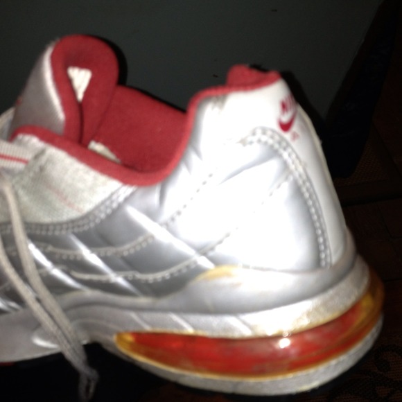 air max 95 silver red strap air max 95 silver red strap