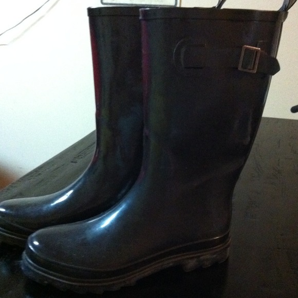 Black rubber rain boots