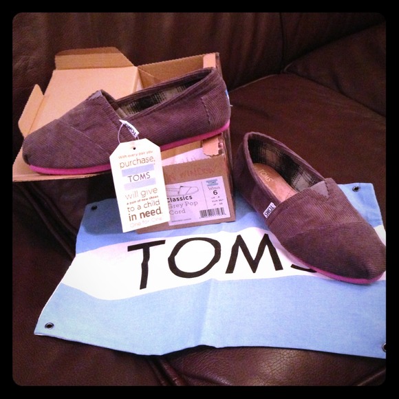 NWT.  TOMS classics Grey Pop Cord