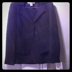 NWT Jones New York Suit- 6 P