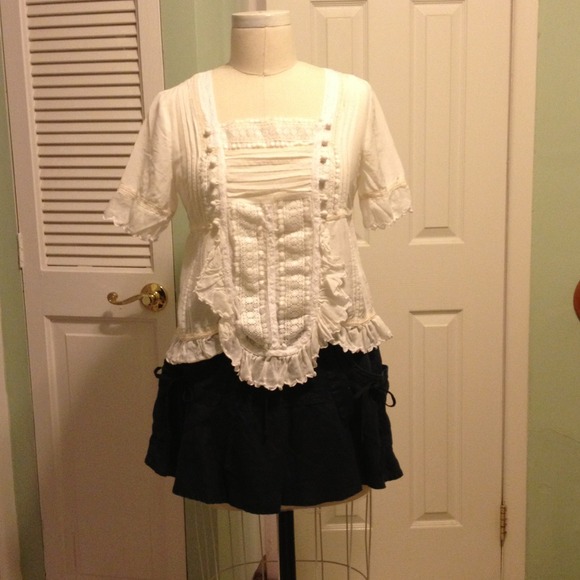 **SOLD** Short sleeve cotton white blouse